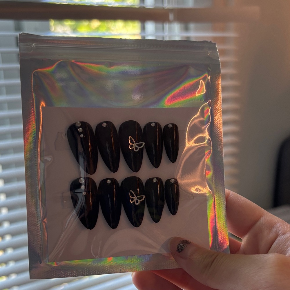 (2/$5)⚠️Black Press-On Nails with Butterfly Design